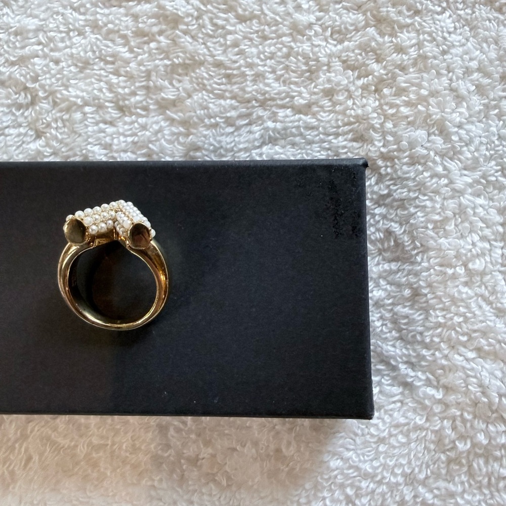 Louis Vuitton Gold and Faux Pearl V Ring - Picture 2 of 4